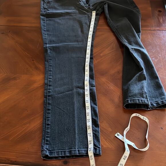 Lee Perfect Fit Black Straight Leg Jeans Woman Size 12M Soft Lightly Faded - Picture 9 of 10